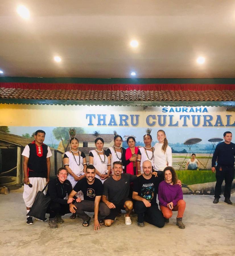 Tiger Corner Inn Homestay Sauraha Ngoại thất bức ảnh