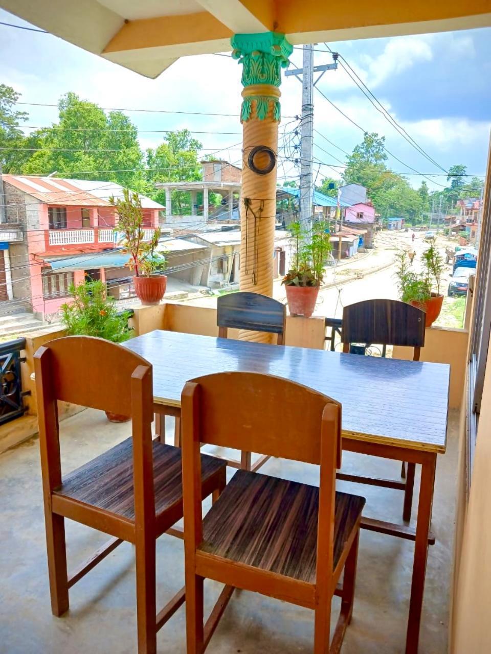 Tiger Corner Inn Homestay Sauraha Ngoại thất bức ảnh